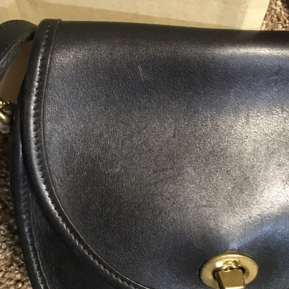Vintage Coach Classic Black Leather Shoulder Bag - Picture 4 of 8